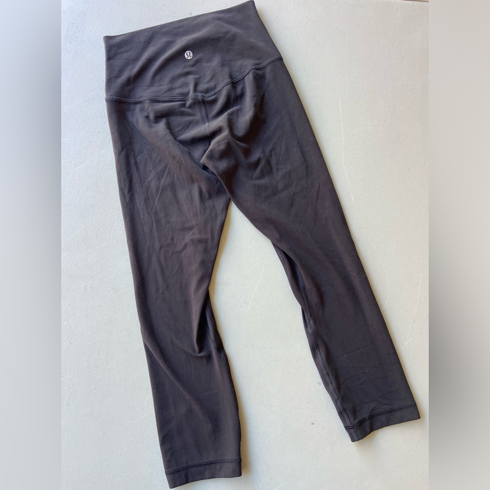 Lululemon leggings cropped length with a hole in the knee. Black size 4